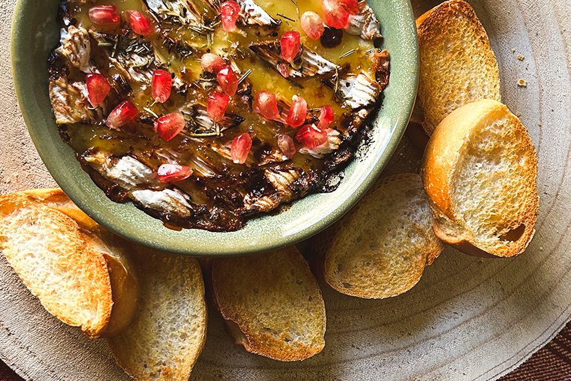 Delicia de Queijo camembert ou brie gratinado com mel e rom e alecrim na air fryer flama com po torrado